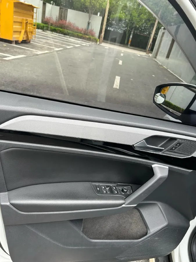 2019 Jeep Cherokee 2.0T 234HP L4 9AT,autocango,china used car exporter,china ev exporter,chinese used car exporter,chinese used ev exporter