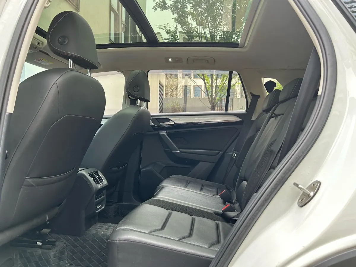 2019 Jeep Cherokee 2.0T 234HP L4 9AT,autocango,china used car exporter,china ev exporter,chinese used car exporter,chinese used ev exporter