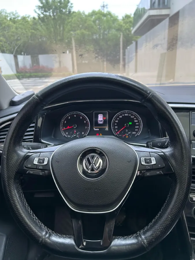 2019 Jeep Cherokee 2.0T 234HP L4 9AT,autocango,china used car exporter,china ev exporter,chinese used car exporter,chinese used ev exporter