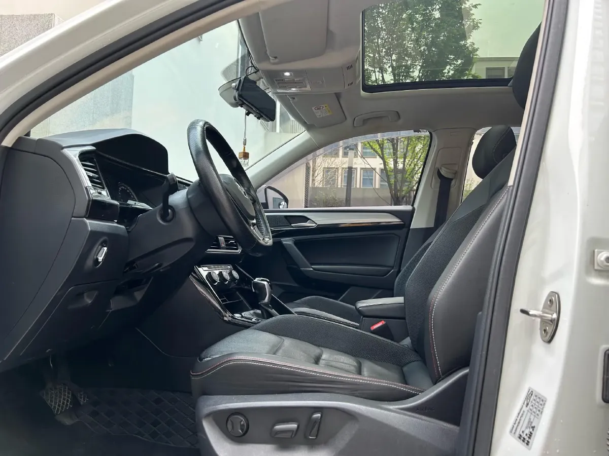 2019 Jeep Cherokee 2.0T 234HP L4 9AT,autocango,china used car exporter,china ev exporter,chinese used car exporter,chinese used ev exporter