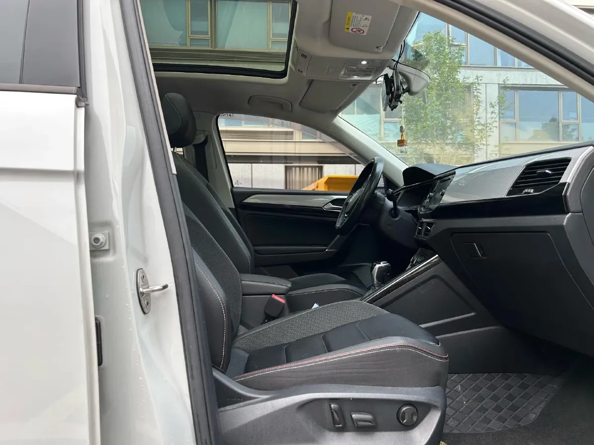 2019 Jeep Cherokee 2.0T 234HP L4 9AT,autocango,china used car exporter,china ev exporter,chinese used car exporter,chinese used ev exporter