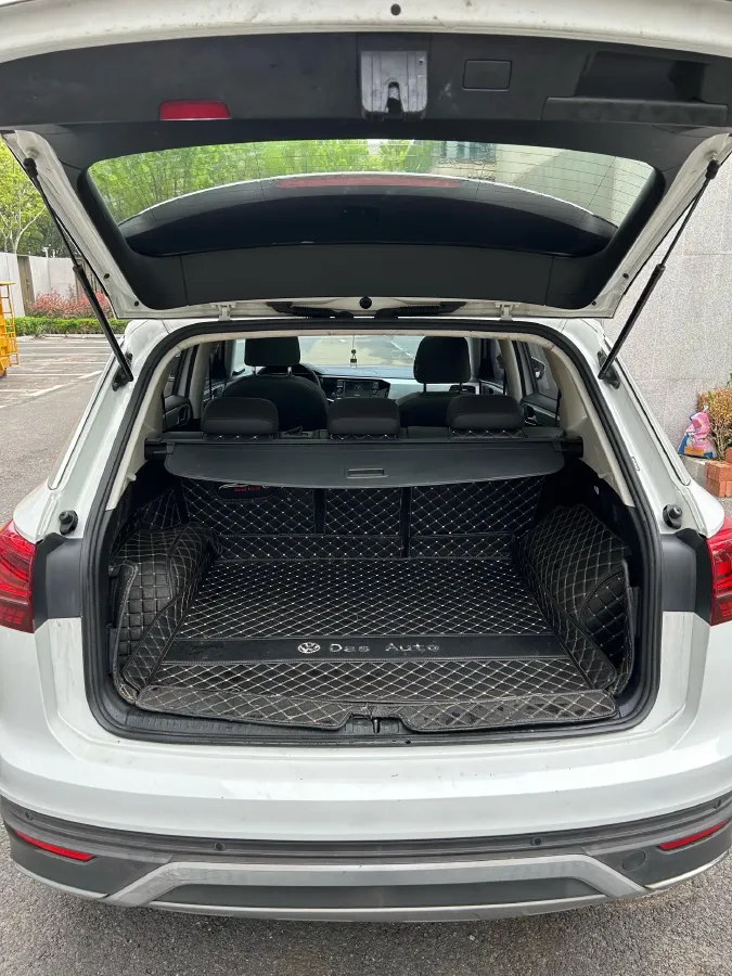 2019 Jeep Cherokee 2.0T 234HP L4 9AT,autocango,china used car exporter,china ev exporter,chinese used car exporter,chinese used ev exporter