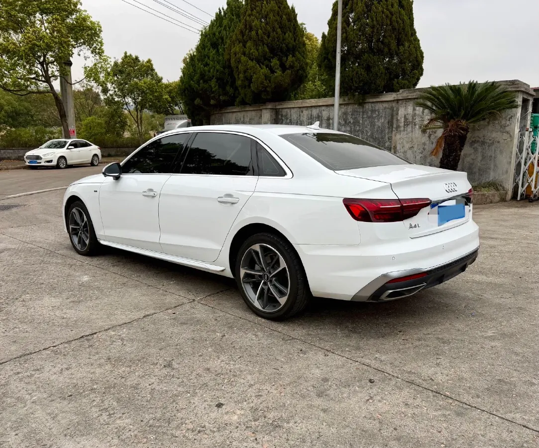 2022 Audi A4L 2.0T 190HP L4 7DCT,autocango,china used car exporter,china ev exporter,chinese used car exporter,chinese used ev exporter