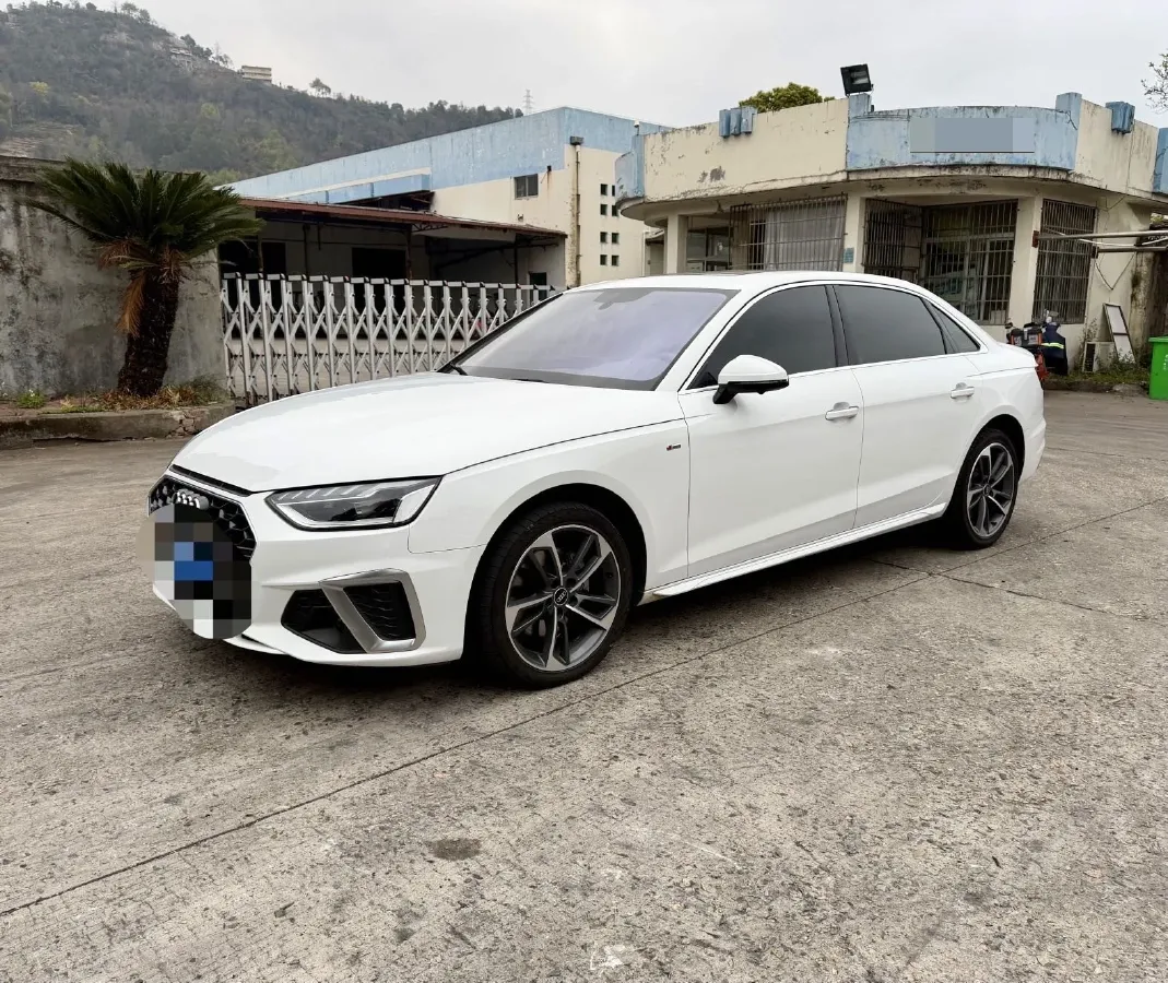 2022 Audi A4L 2.0T 190HP L4 7DCT,autocango,china used car exporter,china ev exporter,chinese used car exporter,chinese used ev exporter