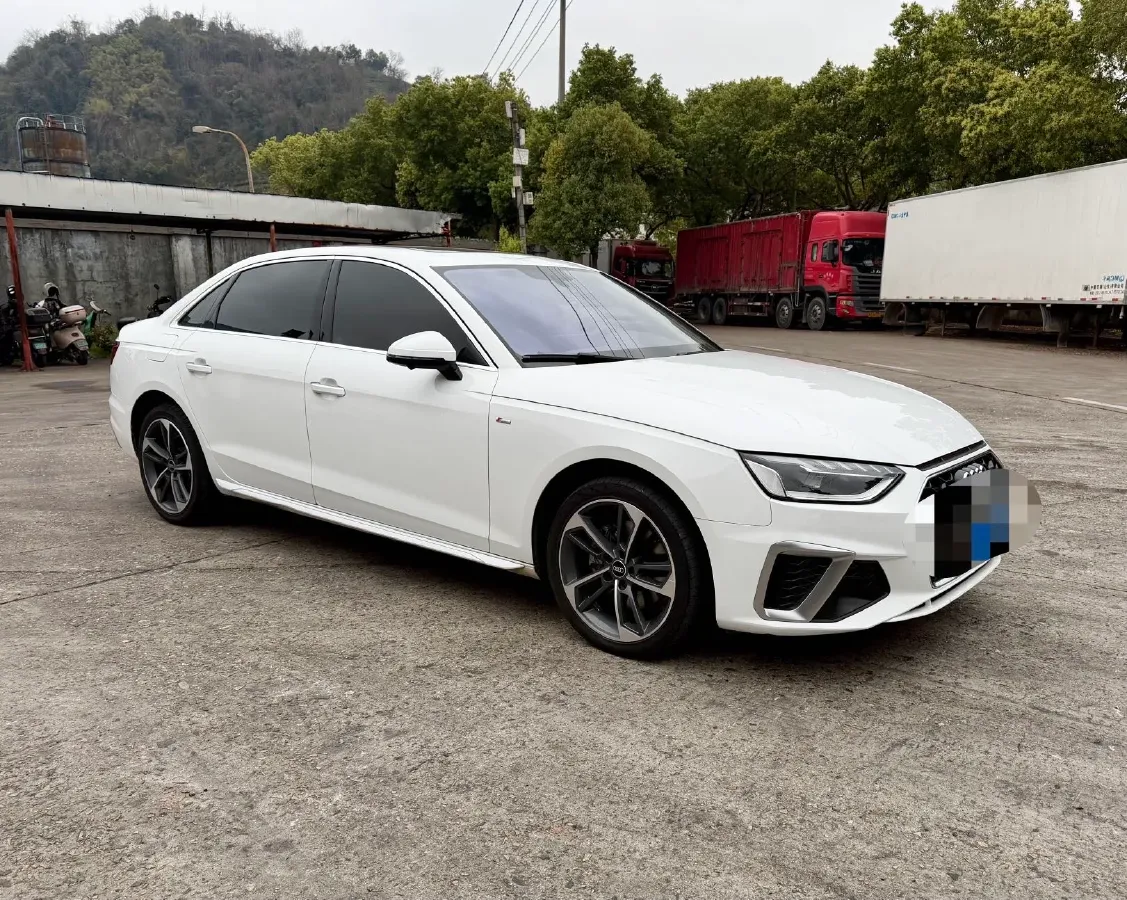 2022 Audi A4L 2.0T 190HP L4 7DCT,autocango,china used car exporter,china ev exporter,chinese used car exporter,chinese used ev exporter