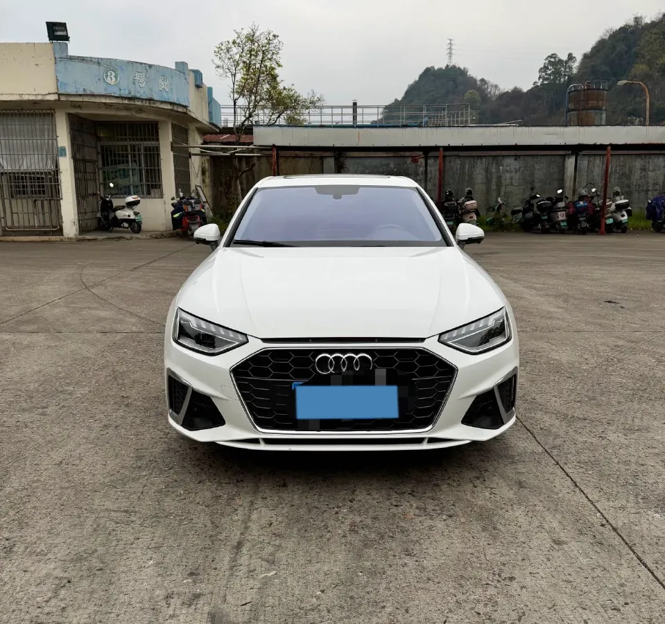 2022 Audi A4L 2.0T 190HP L4 7DCT,autocango,china used car exporter,china ev exporter,chinese used car exporter,chinese used ev exporter