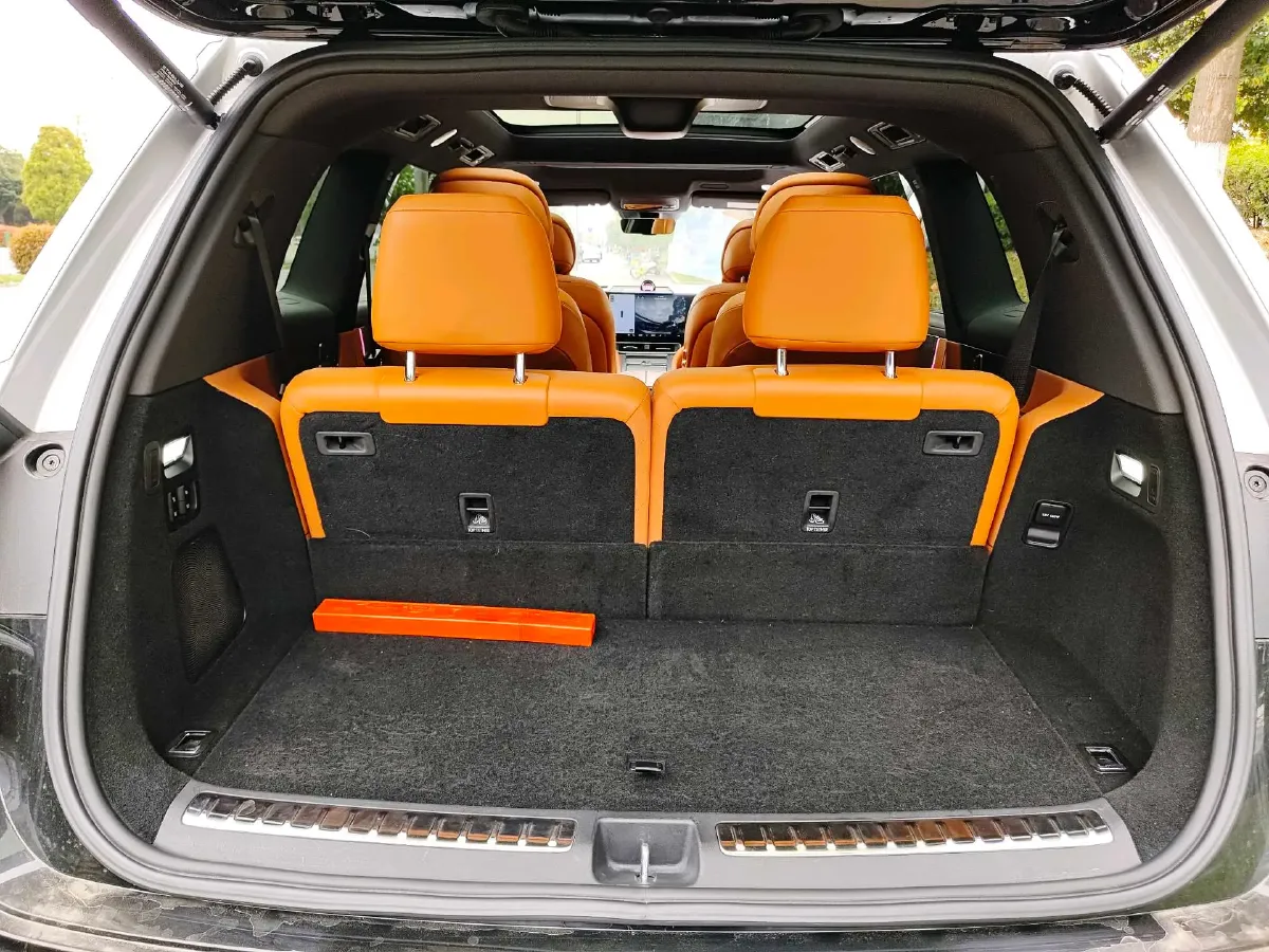 2025 AITO AITO M9 REEV 160HP REEV 52KWH,autocango,china used car exporter,china ev exporter,chinese used car exporter,chinese used ev exporter