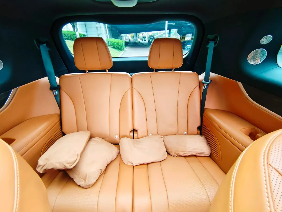 2025 AITO AITO M9 REEV 160HP REEV 52KWH,autocango,china used car exporter,china ev exporter,chinese used car exporter,chinese used ev exporter