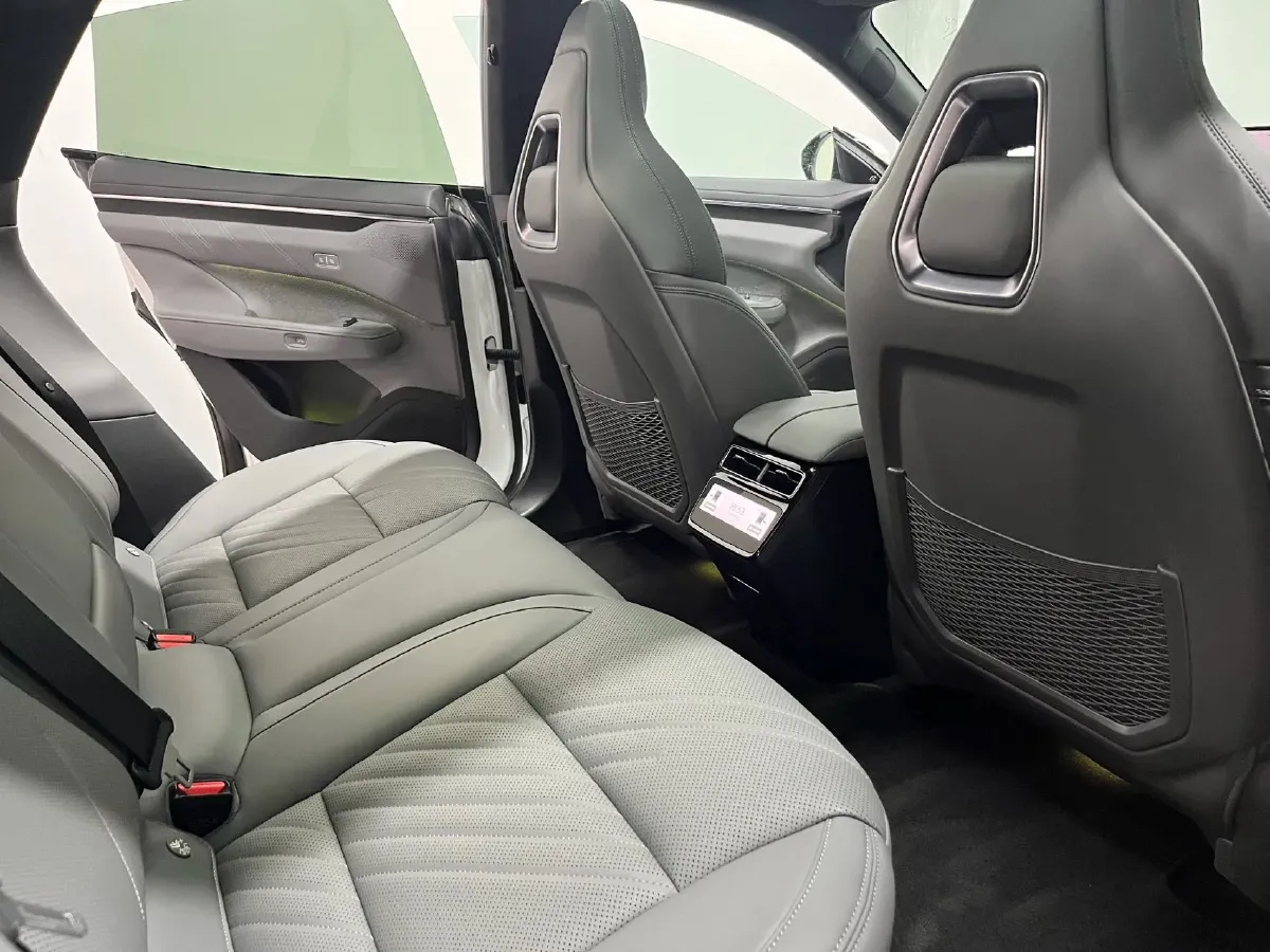 2025 Zeekr 001 BEV 100KWH,autocango,china used car exporter,china ev exporter,chinese used car exporter,chinese used ev exporter