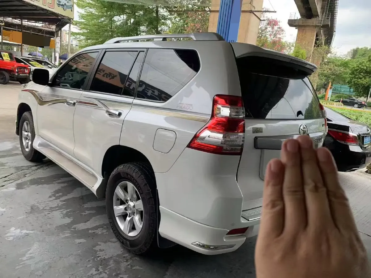 2017 Land Rover Discovery Sport 2.0T 241HP L4 9AT,autocango,china used car exporter,china ev exporter,chinese used car exporter,chinese used ev exporter