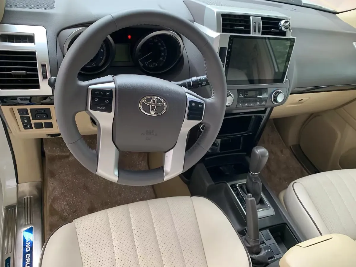 2017 Land Rover Discovery Sport 2.0T 241HP L4 9AT,autocango,china used car exporter,china ev exporter,chinese used car exporter,chinese used ev exporter