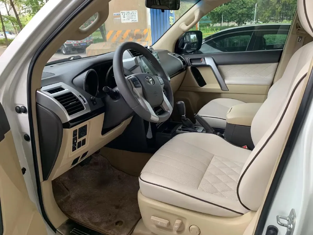 2017 Land Rover Discovery Sport 2.0T 241HP L4 9AT,autocango,china used car exporter,china ev exporter,chinese used car exporter,chinese used ev exporter