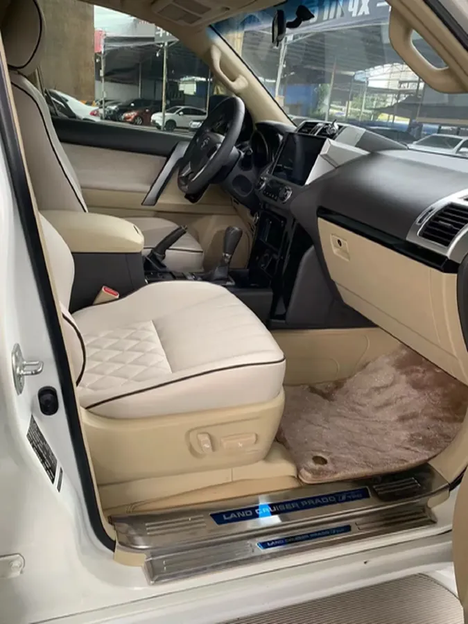 2017 Land Rover Discovery Sport 2.0T 241HP L4 9AT,autocango,china used car exporter,china ev exporter,chinese used car exporter,chinese used ev exporter