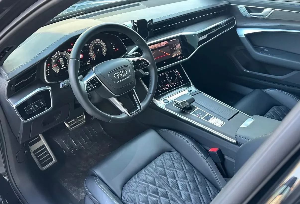 2026 Audi A6L 2.0T 245HP L4 7DCT,autocango,china used car exporter,china ev exporter,chinese used car exporter,chinese used ev exporter