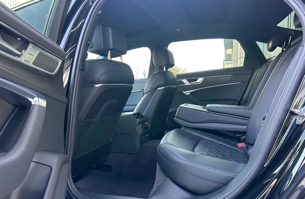 2026 Audi A6L 2.0T 245HP L4 7DCT,autocango,china used car exporter,china ev exporter,chinese used car exporter,chinese used ev exporter