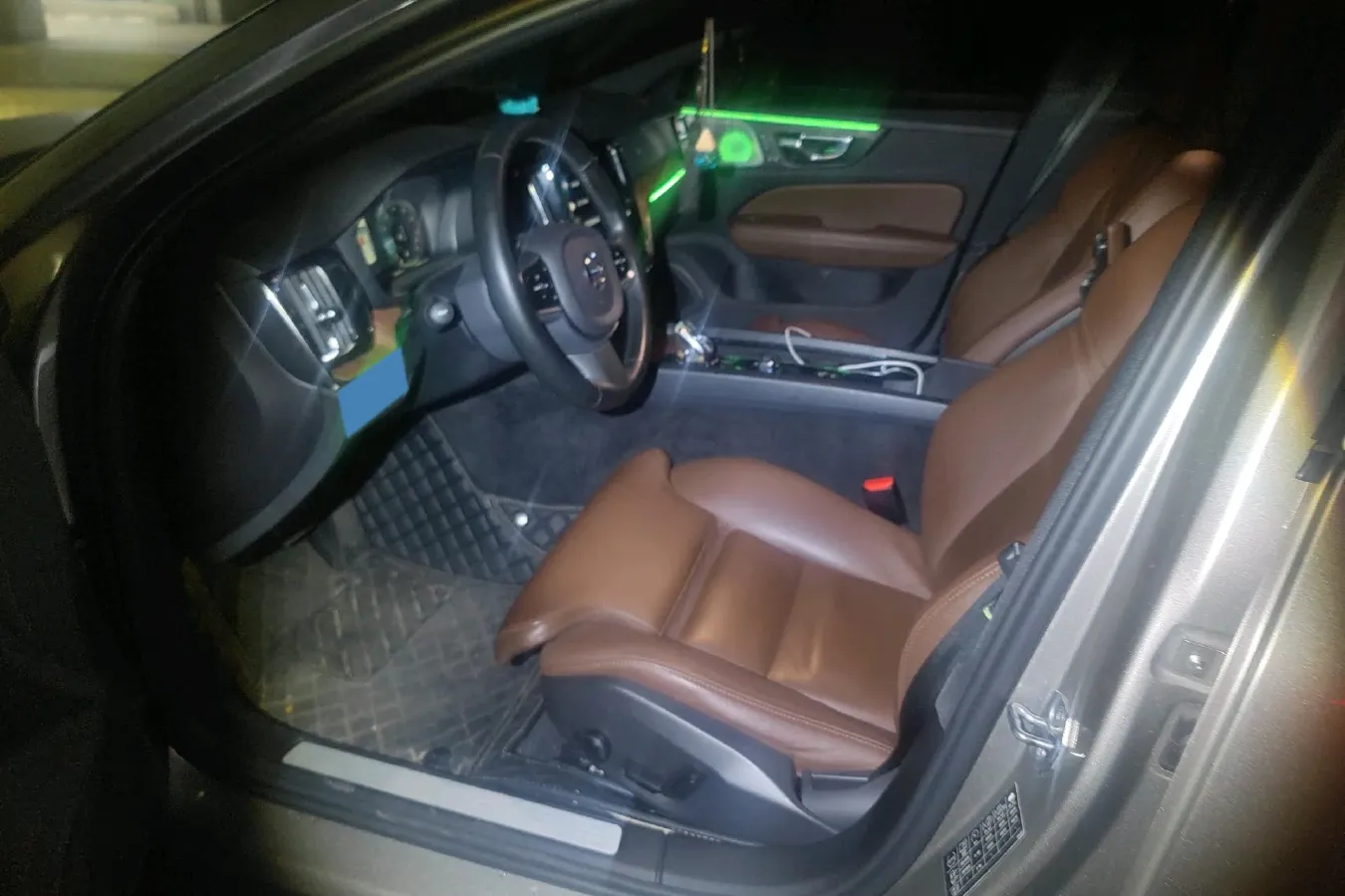 2022 Volvo S60 2.0T 197HP L4 8AT,autocango,china used car exporter,china ev exporter,chinese used car exporter,chinese used ev exporter