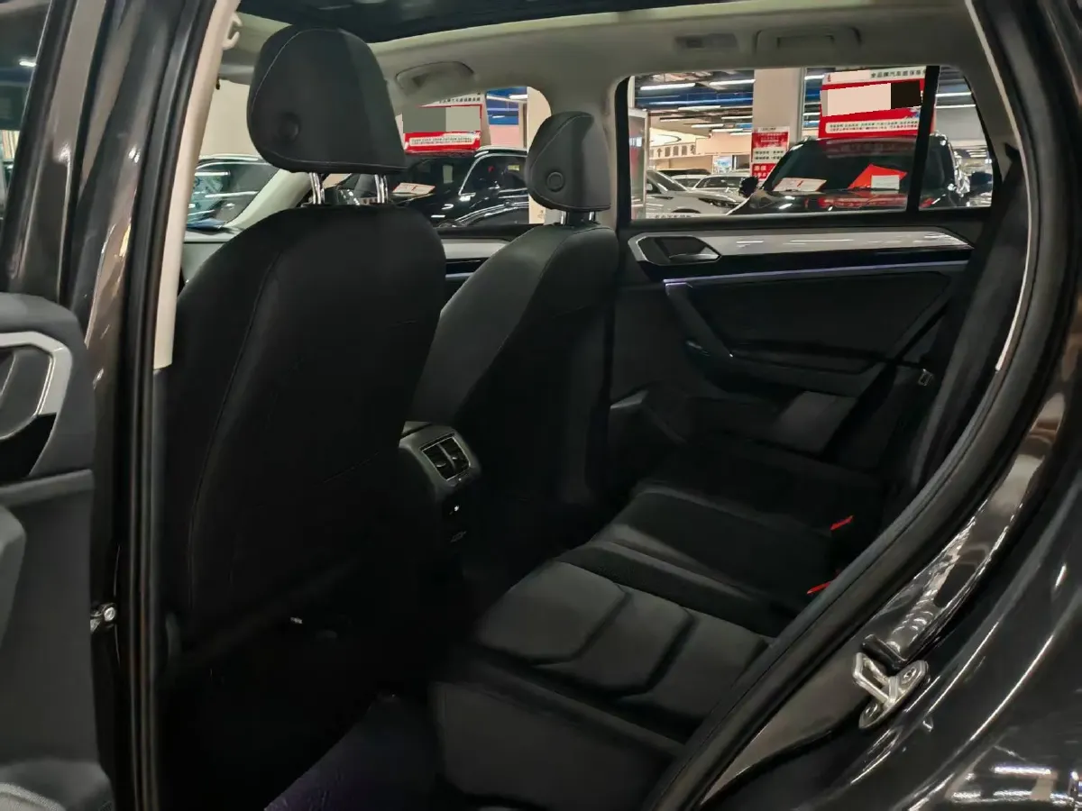 2019 Jeep Cherokee 2.0T 234HP L4 9AT,autocango,china used car exporter,china ev exporter,chinese used car exporter,chinese used ev exporter