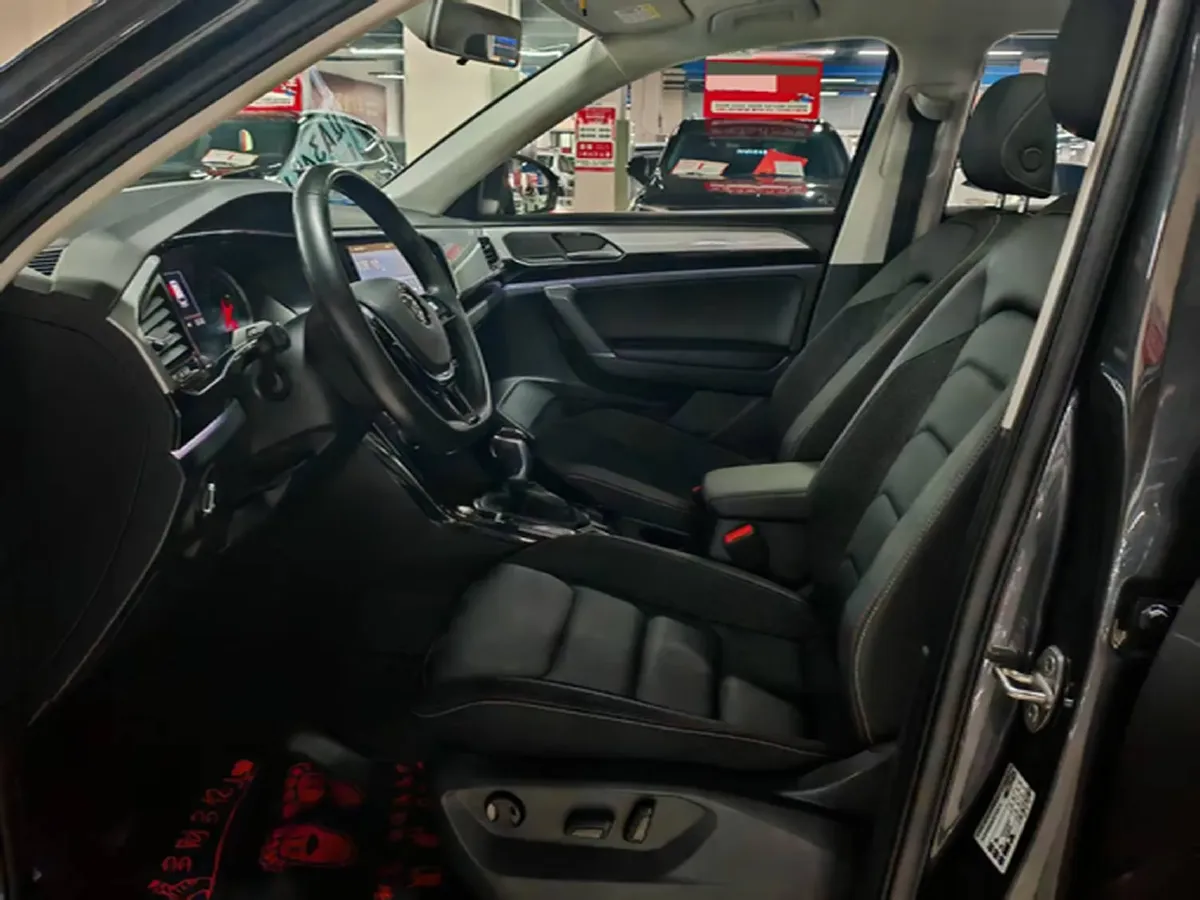 2019 Jeep Cherokee 2.0T 234HP L4 9AT,autocango,china used car exporter,china ev exporter,chinese used car exporter,chinese used ev exporter