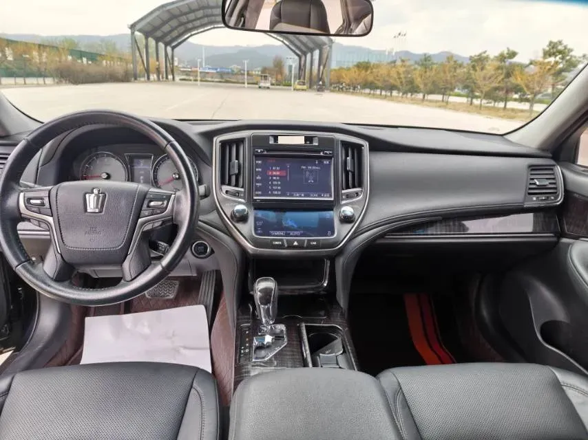 2015 Toyota Crown 2.0T 235HP L4 8AT,autocango,china used car exporter,china ev exporter,chinese used car exporter,chinese used ev exporter