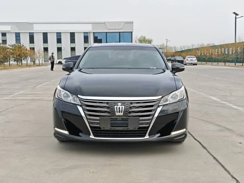 2015 Toyota Crown 2.0T 235HP L4 8AT,autocango,china used car exporter,china ev exporter,chinese used car exporter,chinese used ev exporter