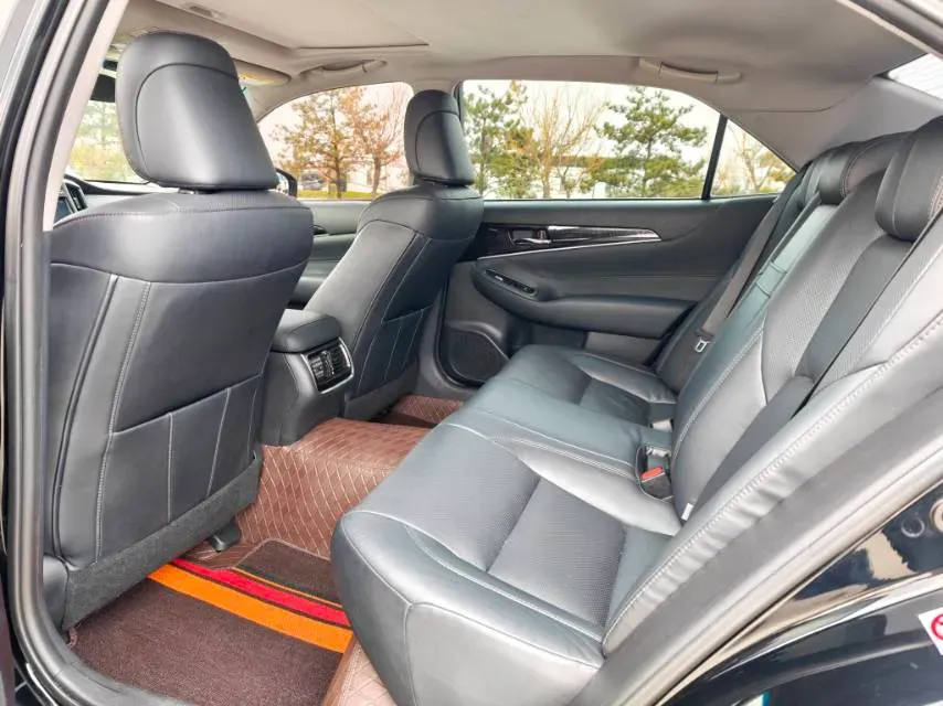 2015 Toyota Crown 2.0T 235HP L4 8AT,autocango,china used car exporter,china ev exporter,chinese used car exporter,chinese used ev exporter