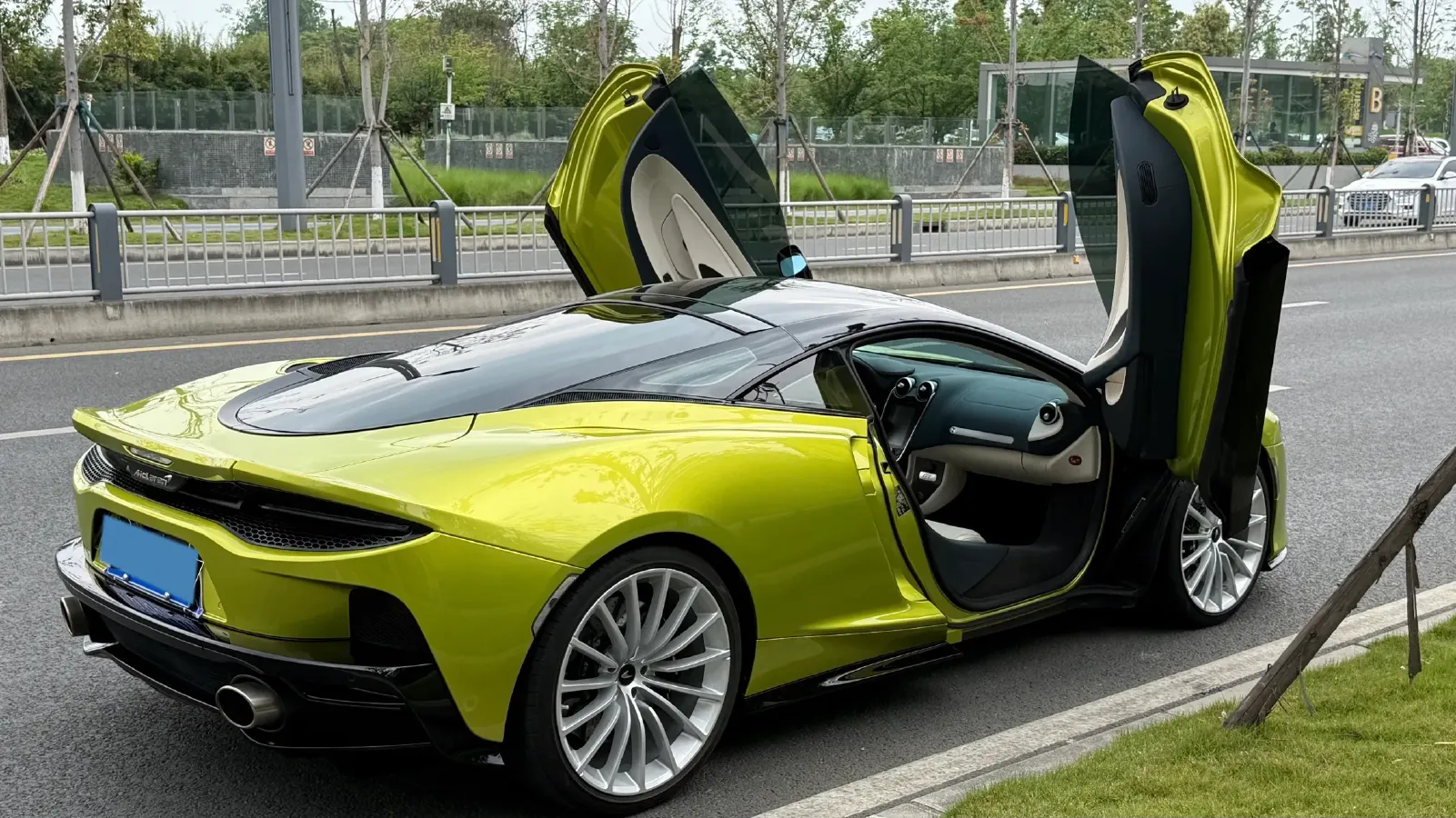 2023 McLaren GT 4.0T 620HP V8 7DCT,autocango,china used car exporter,china ev exporter,chinese used car exporter,chinese used ev exporter