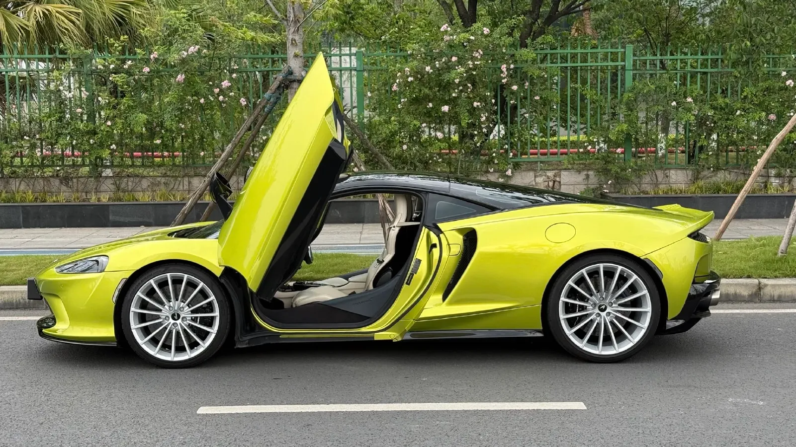 2023 McLaren GT 4.0T 620HP V8 7DCT,autocango,china used car exporter,china ev exporter,chinese used car exporter,chinese used ev exporter