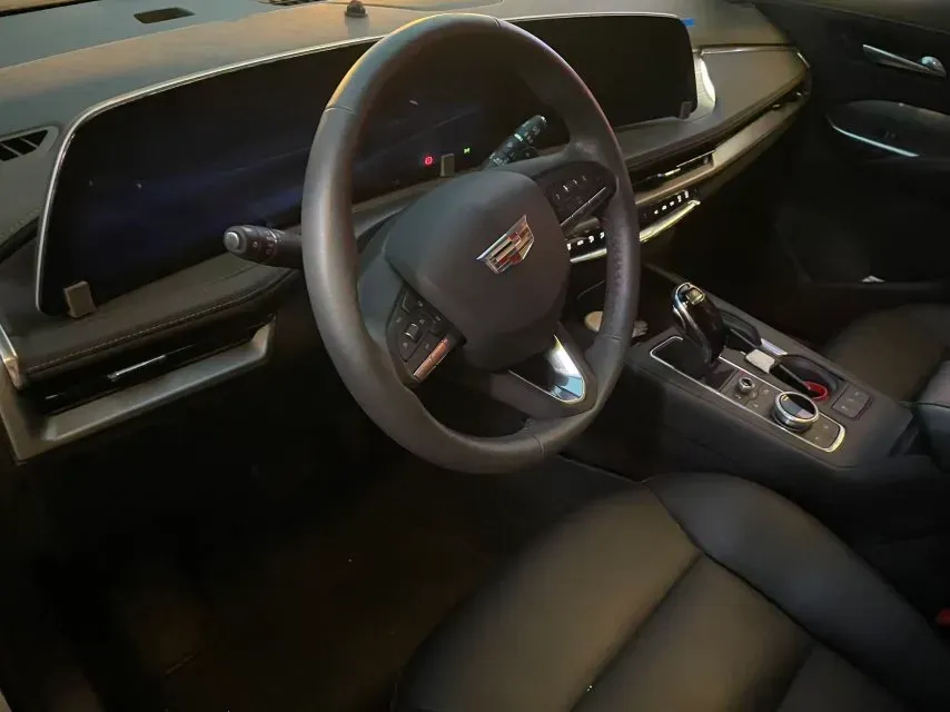 2024 Cadillac XT4 2.0T 237HP L4 9AT,autocango,china used car exporter,china ev exporter,chinese used car exporter,chinese used ev exporter