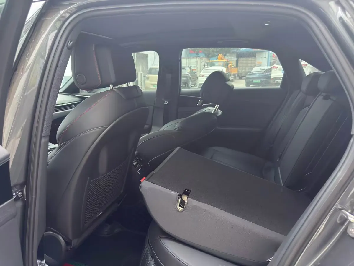 2025 Audi A4L 2.0T 190HP L4 7DCT,autocango,china used car exporter,china ev exporter,chinese used car exporter,chinese used ev exporter