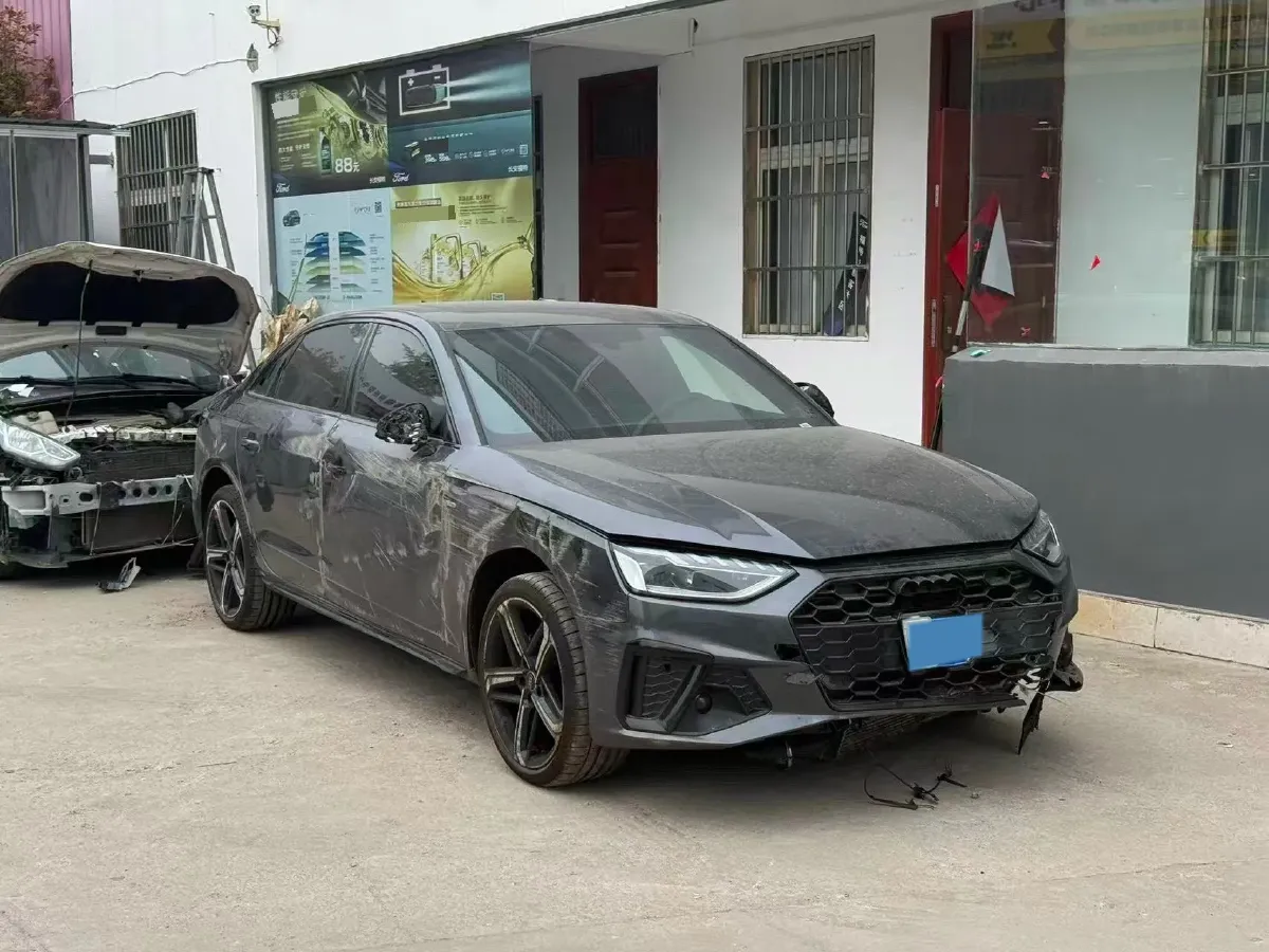 2025 Audi A4L 2.0T 190HP L4 7DCT,autocango,china used car exporter,china ev exporter,chinese used car exporter,chinese used ev exporter