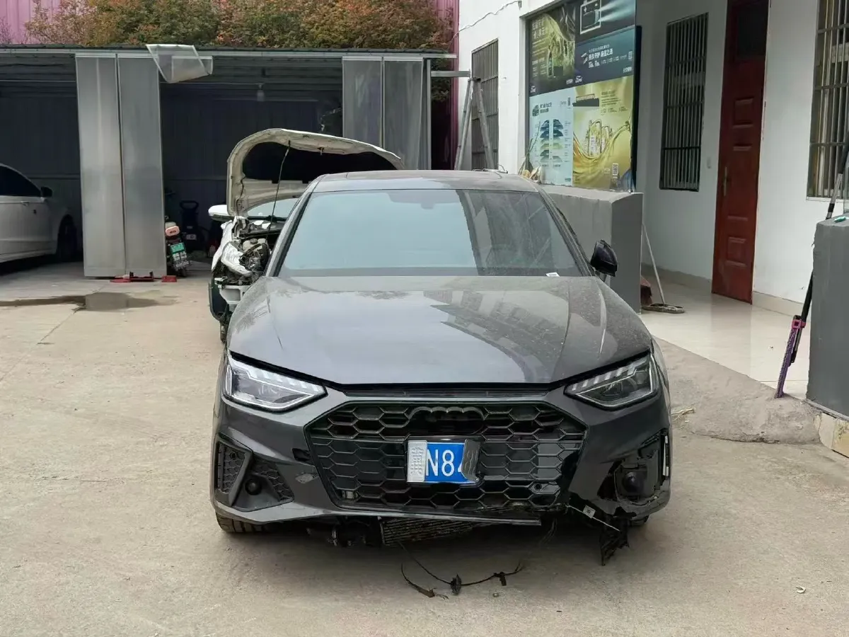 2025 Audi A4L 2.0T 190HP L4 7DCT,autocango,china used car exporter,china ev exporter,chinese used car exporter,chinese used ev exporter
