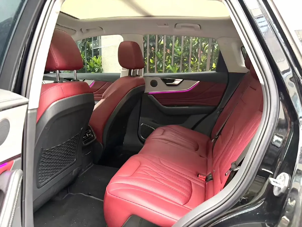 2025 HongQi HS5 2.0T 252HP L4 8AT,autocango,china used car exporter,china ev exporter,chinese used car exporter,chinese used ev exporter