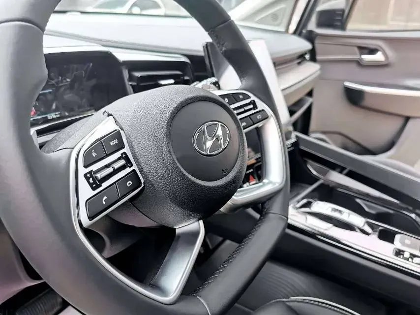 2021 Hyundai Custo 2.0T 236HP L4 8AT,autocango,china used car exporter,china ev exporter,chinese used car exporter,chinese used ev exporter