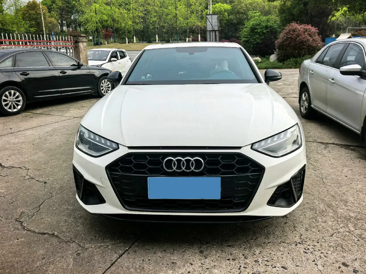 2022 Audi A4L 2.0T 190HP L4 7DCT,autocango,china used car exporter,china ev exporter,chinese used car exporter,chinese used ev exporter