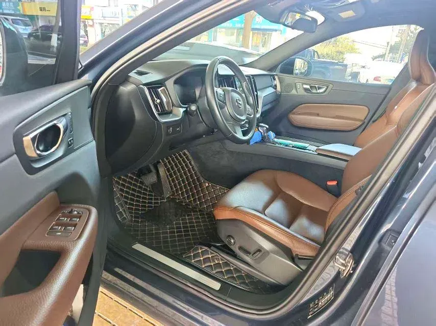 2021 Volvo XC60 2.0T 250HP L4 8AT,autocango,china used car exporter,china ev exporter,chinese used car exporter,chinese used ev exporter