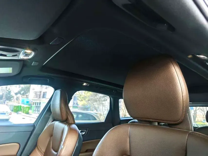 2021 Volvo XC60 2.0T 250HP L4 8AT,autocango,china used car exporter,china ev exporter,chinese used car exporter,chinese used ev exporter