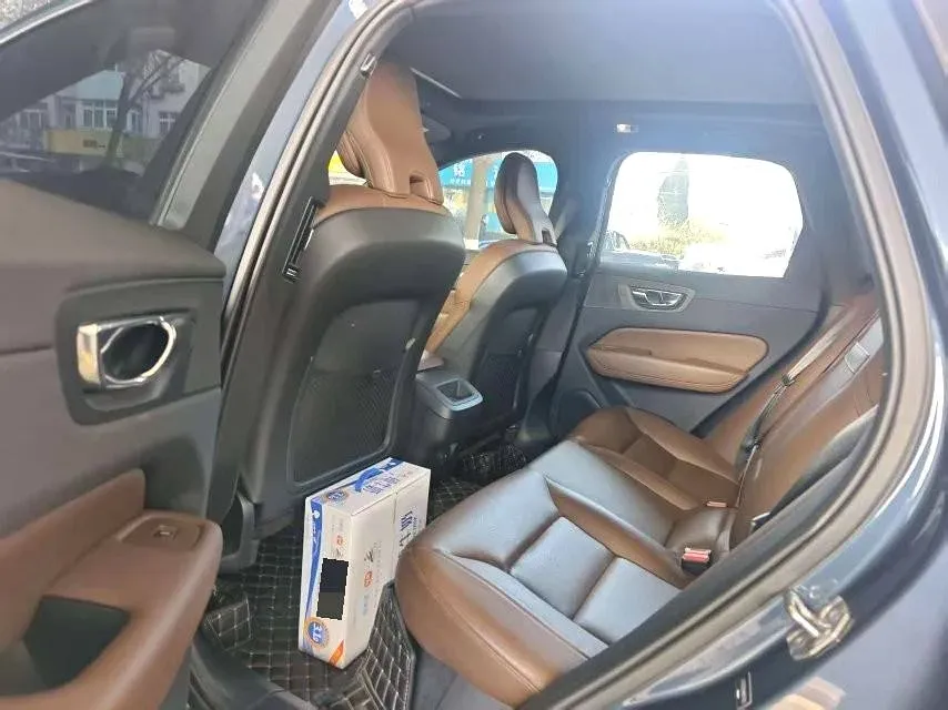 2021 Volvo XC60 2.0T 250HP L4 8AT,autocango,china used car exporter,china ev exporter,chinese used car exporter,chinese used ev exporter