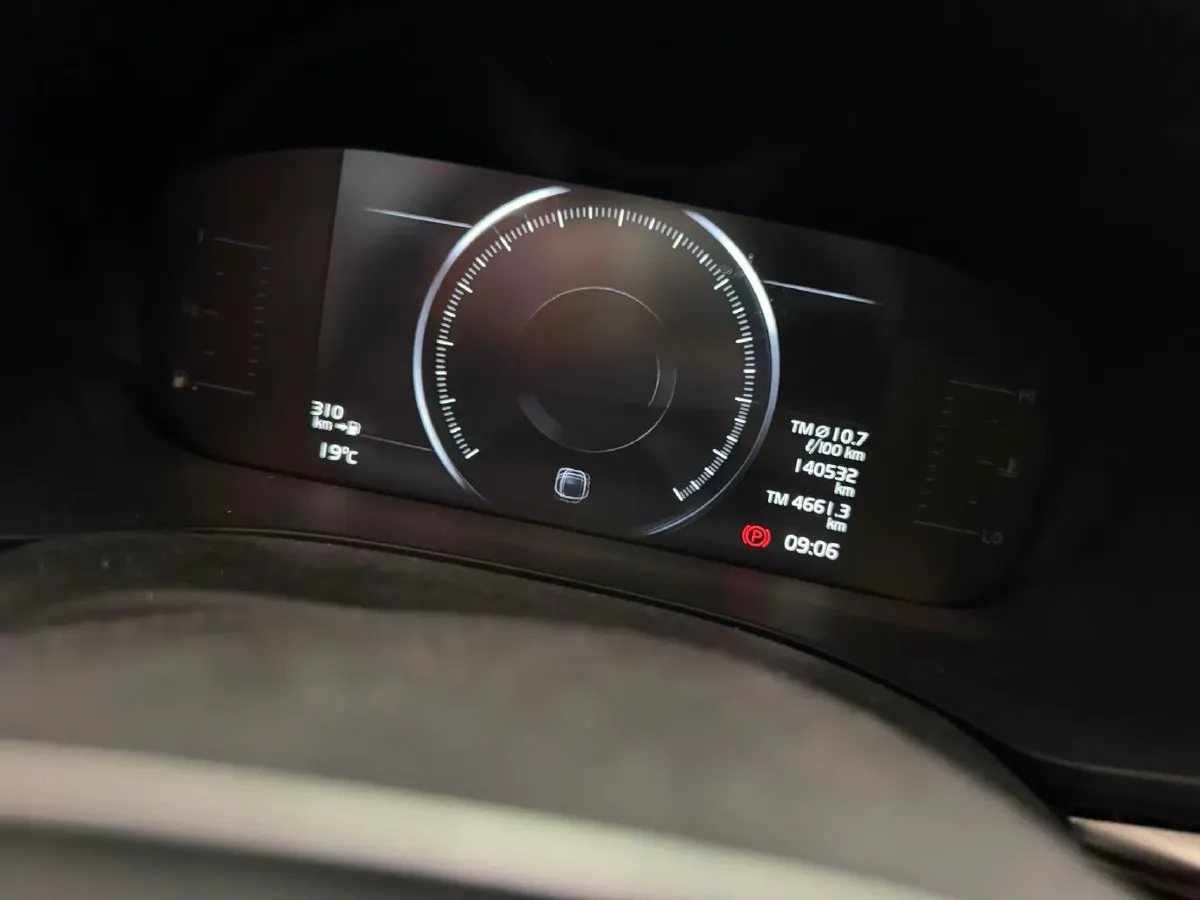 2021 Volvo XC60 2.0T 250HP L4 8AT,autocango,china used car exporter,china ev exporter,chinese used car exporter,chinese used ev exporter