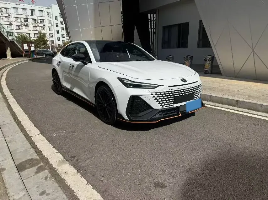 2024 ChangAn UNI-V 2.0T 233HP L4 8AT,autocango,china used car exporter,china ev exporter,chinese used car exporter,chinese used ev exporter