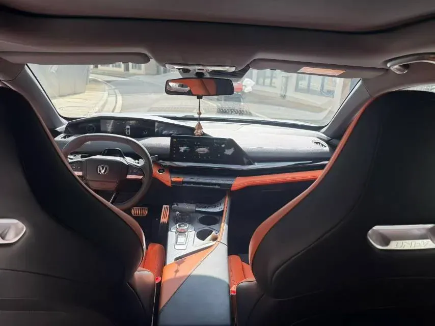 2024 ChangAn UNI-V 2.0T 233HP L4 8AT,autocango,china used car exporter,china ev exporter,chinese used car exporter,chinese used ev exporter