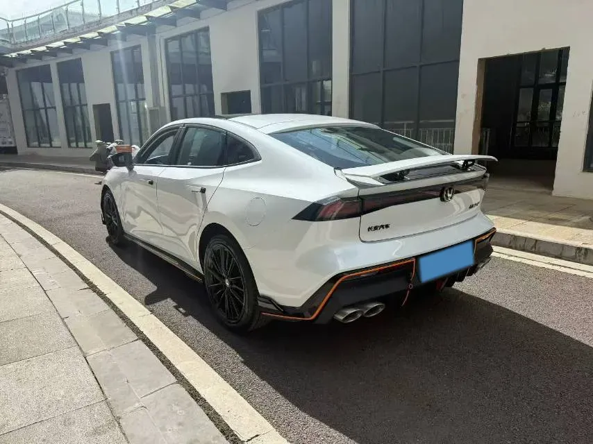 2024 ChangAn UNI-V 2.0T 233HP L4 8AT,autocango,china used car exporter,china ev exporter,chinese used car exporter,chinese used ev exporter