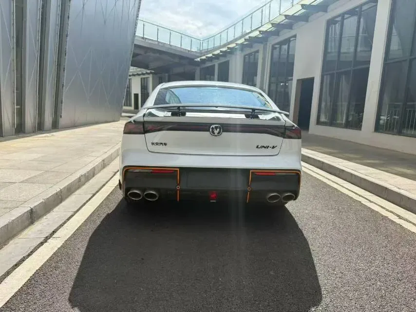 2024 ChangAn UNI-V 2.0T 233HP L4 8AT,autocango,china used car exporter,china ev exporter,chinese used car exporter,chinese used ev exporter
