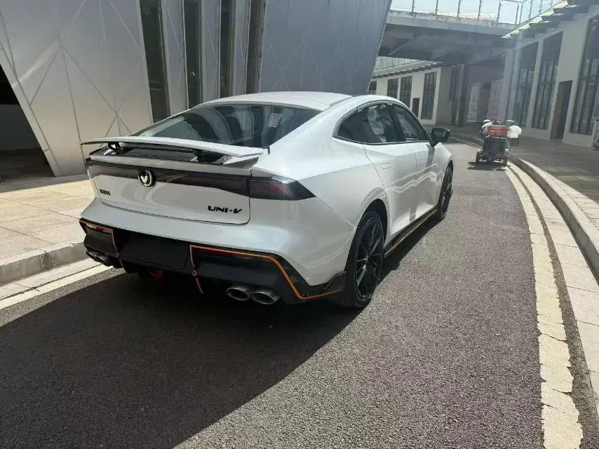 2024 ChangAn UNI-V 2.0T 233HP L4 8AT,autocango,china used car exporter,china ev exporter,chinese used car exporter,chinese used ev exporter
