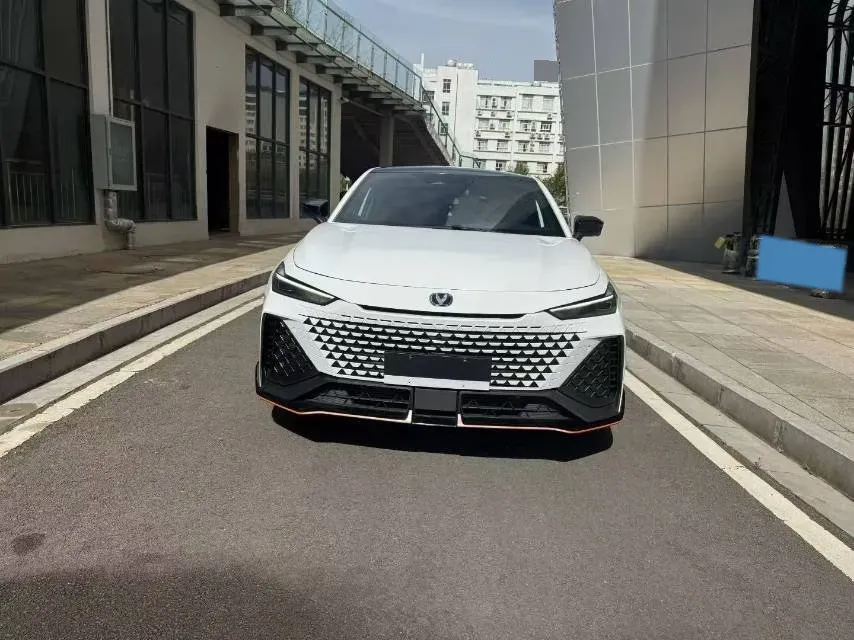 2024 ChangAn UNI-V 2.0T 233HP L4 8AT,autocango,china used car exporter,china ev exporter,chinese used car exporter,chinese used ev exporter