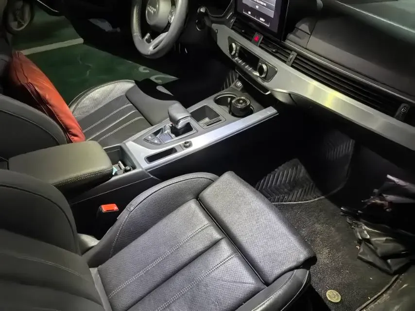 2020 Audi A4L 2.0T 190HP L4 7DCT,autocango,china used car exporter,china ev exporter,chinese used car exporter,chinese used ev exporter