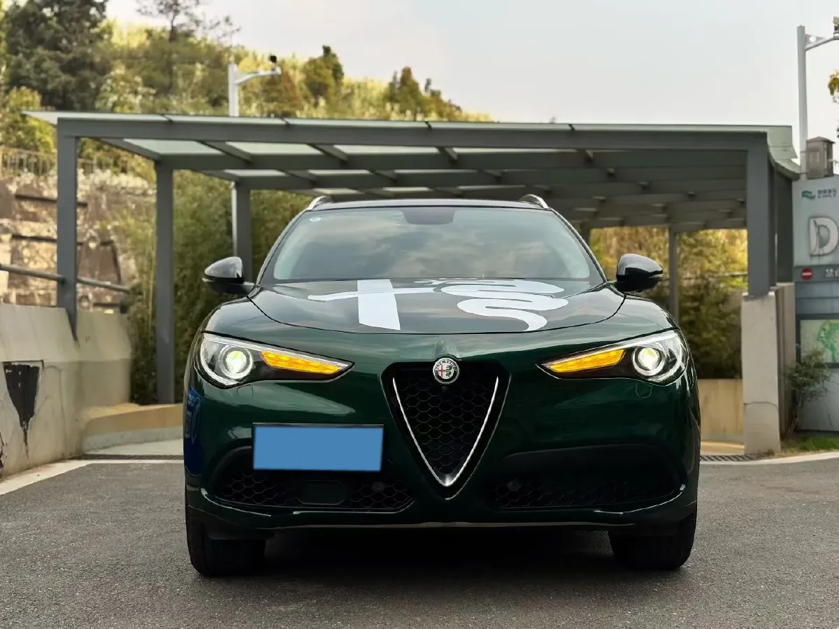 2017 Jaguar XE 2.0T 240HP L4 8AT,autocango,china used car exporter,china ev exporter,chinese used car exporter,chinese used ev exporter