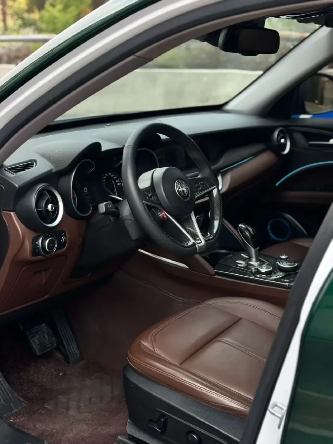 2017 Jaguar XE 2.0T 240HP L4 8AT,autocango,china used car exporter,china ev exporter,chinese used car exporter,chinese used ev exporter