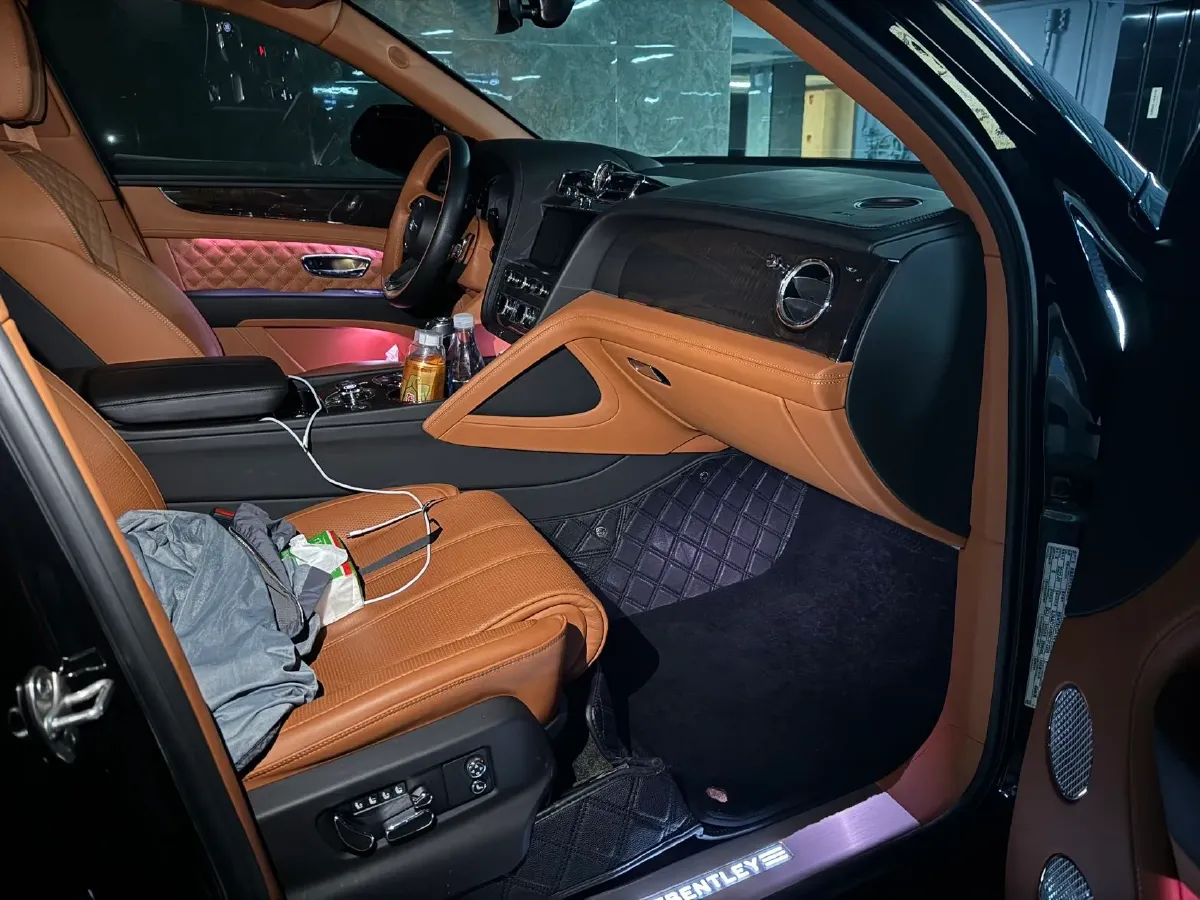 2022 Bentley Bentayga 4.0T 550HP V8 8AT,autocango,china used car exporter,china ev exporter,chinese used car exporter,chinese used ev exporter