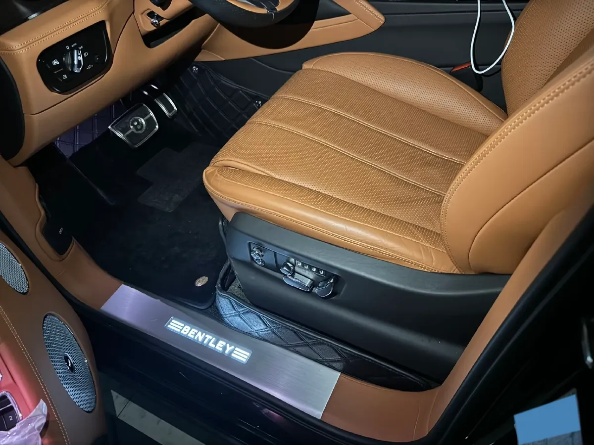 2022 Bentley Bentayga 4.0T 550HP V8 8AT,autocango,china used car exporter,china ev exporter,chinese used car exporter,chinese used ev exporter