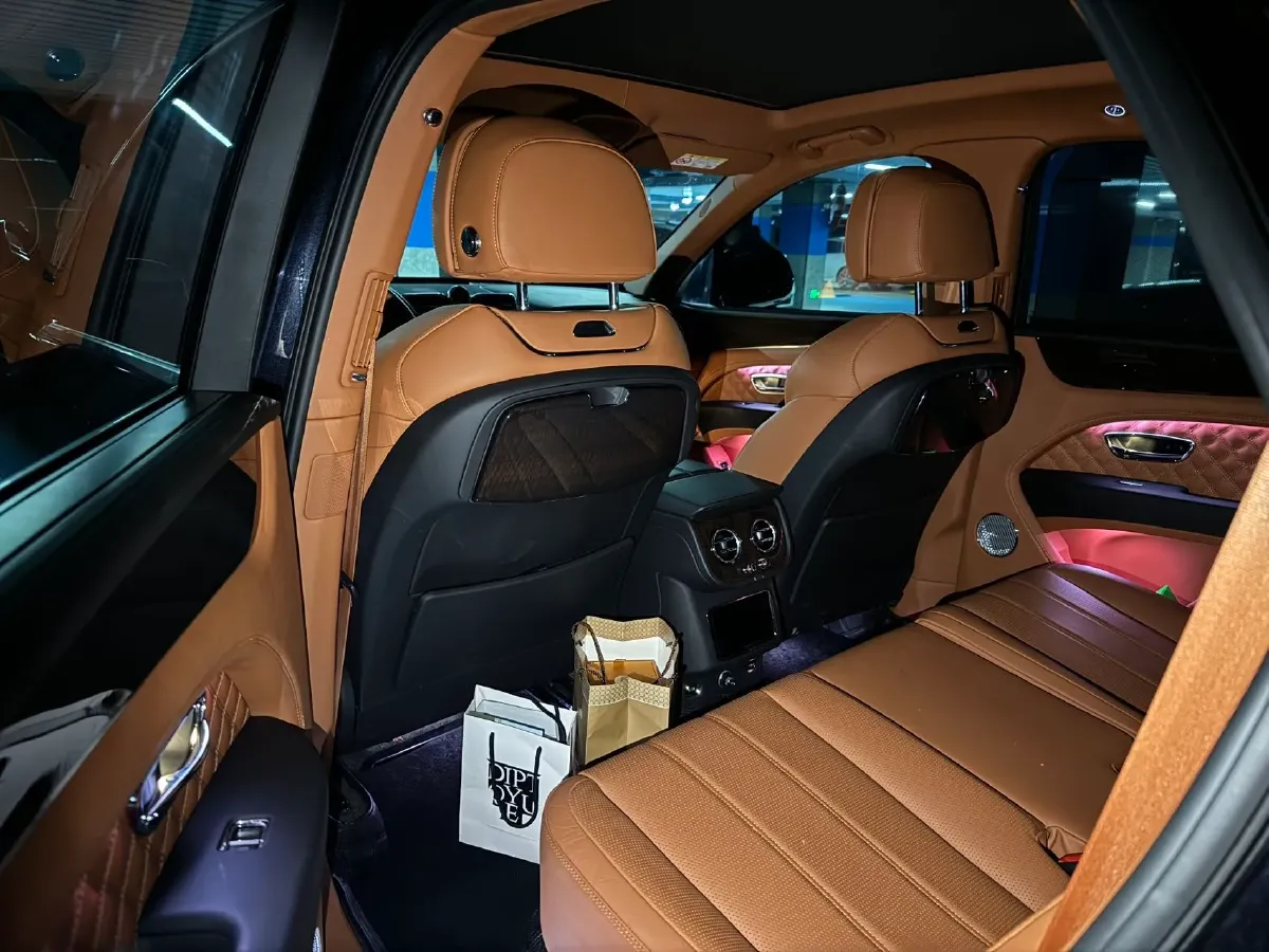 2022 Bentley Bentayga 4.0T 550HP V8 8AT,autocango,china used car exporter,china ev exporter,chinese used car exporter,chinese used ev exporter